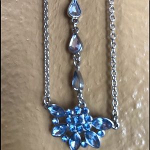 Cool necklace chain and flower shape